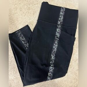 Athleta salutation stash 7/8 legging